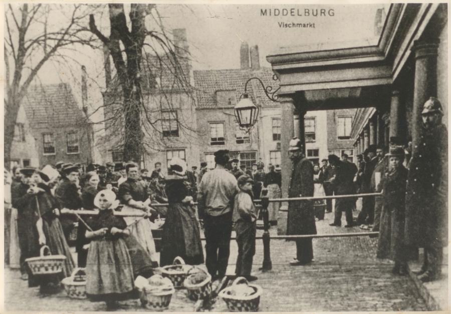 Historische foto van de Vischmarkt in Middelburg